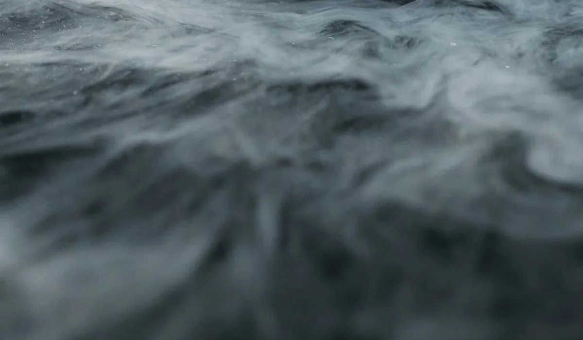 Close-up of turbulent water showing inconsistent aeration in an aquarium