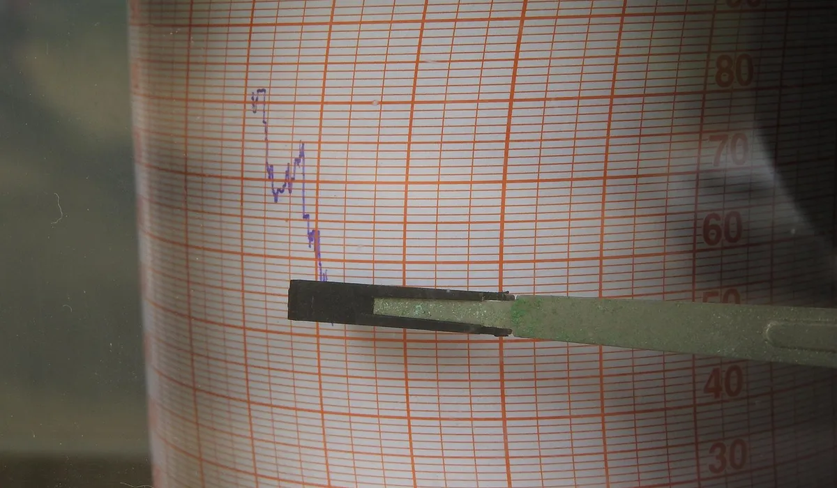 Close-up of a measurement scale indicating TDS readings used for monitoring aquarium water