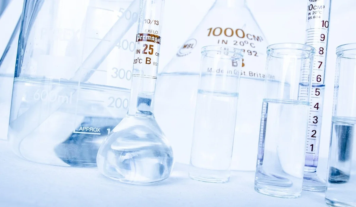 Laboratory glassware with beakers and test tubes used for aquarium water testing to verify cycling.